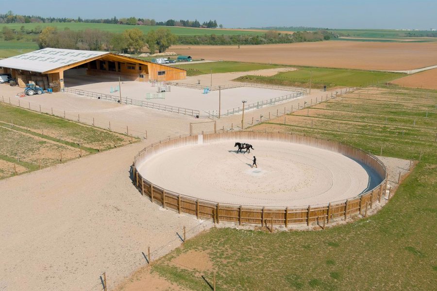 Sur cette page se trouve toutes les informations liées à notre écurie à Lyon. Vous pourrez retrouver tous les détails sur les autres pages aussi.